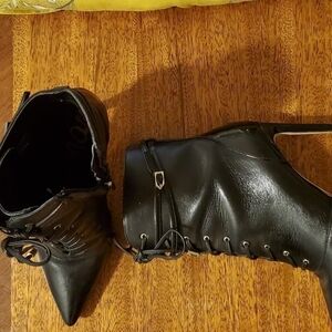 Sam Edelman Black Lace-Up Ankle Leather Booties 7.5 4 Inch Heel Comfotable